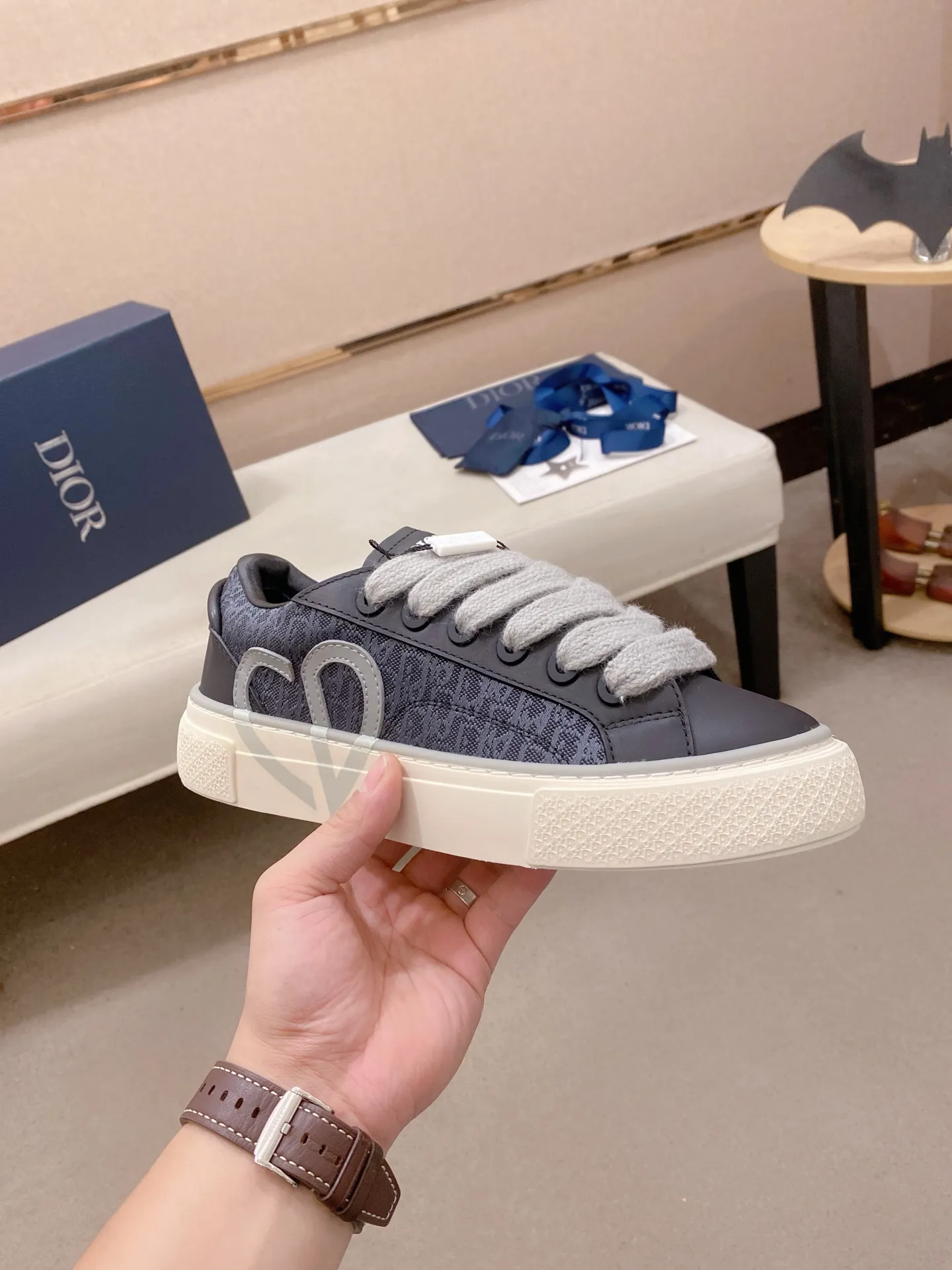 Factory price: 300 Men's shoes 💰[Dior·Dior] Top 🔍Couple style 💏🔍New casual sports style couple shoes, new four-season design, perfect workmanship, lace-up lazy style to create cabinet quality, upper: imported first-layer cowhide, sheepskin lining is soft and comfortable, ultra-light TPU wear-resistant outsole, simple, versatile fashion men's shoes, excellent color code number 35--44